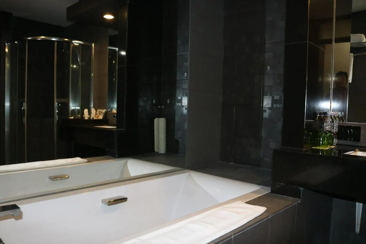Avenue 64 Hotel Yangon 4*,